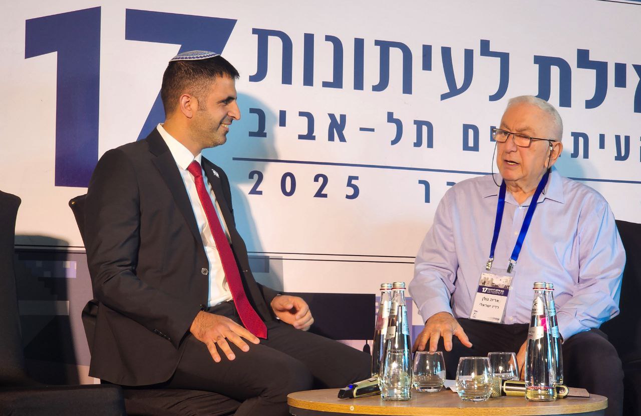 Министр Шломо Караи продвигает реформу вещания, которую журналисты называют угрозой свободе прессы