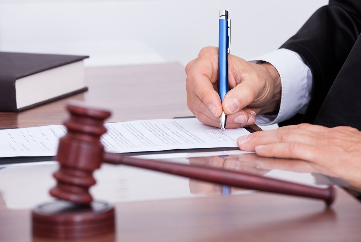 Гистадрут протестует против увольнения секретарей судов