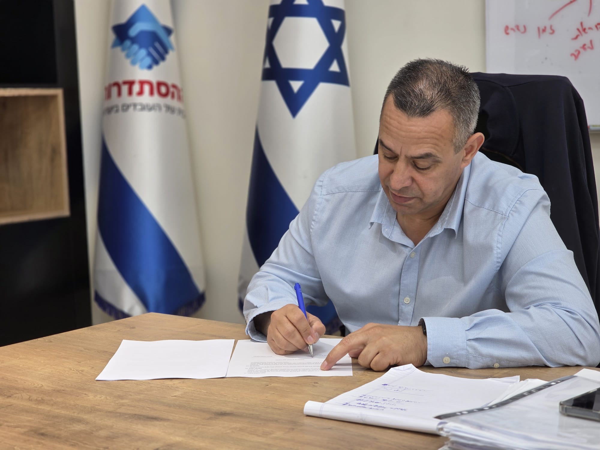 Льготы для резервистов становятся бессрочными: защита от увольнений, отпуска для супругов и компенсации работодателям с 2026 года