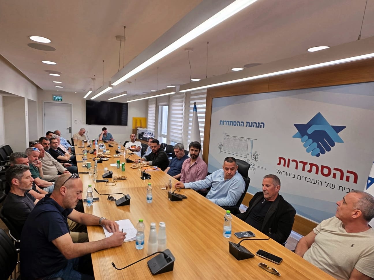 Кризис в небе: завершилась экстренная встреча Гистадрута с главами рабочих комитетов авиакомпаний