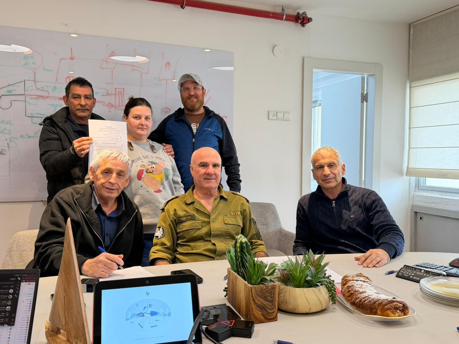 Подписан новый коллективный договор на фабрике «Махлевот Рамат ха-Голан»