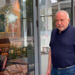 Кафе атаковали из-за работы в шабат: Авигдор Либерман приехал поддержать владельцев